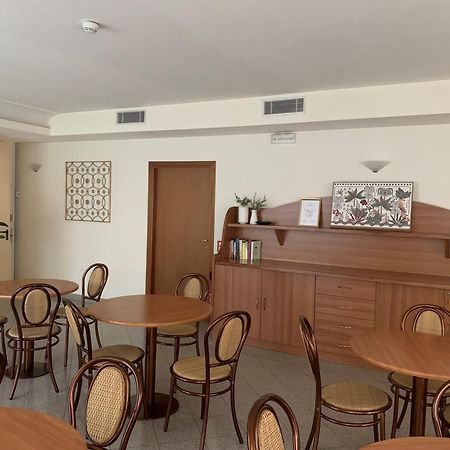 Hotel Tiffany Rimini Eksteriør bilde