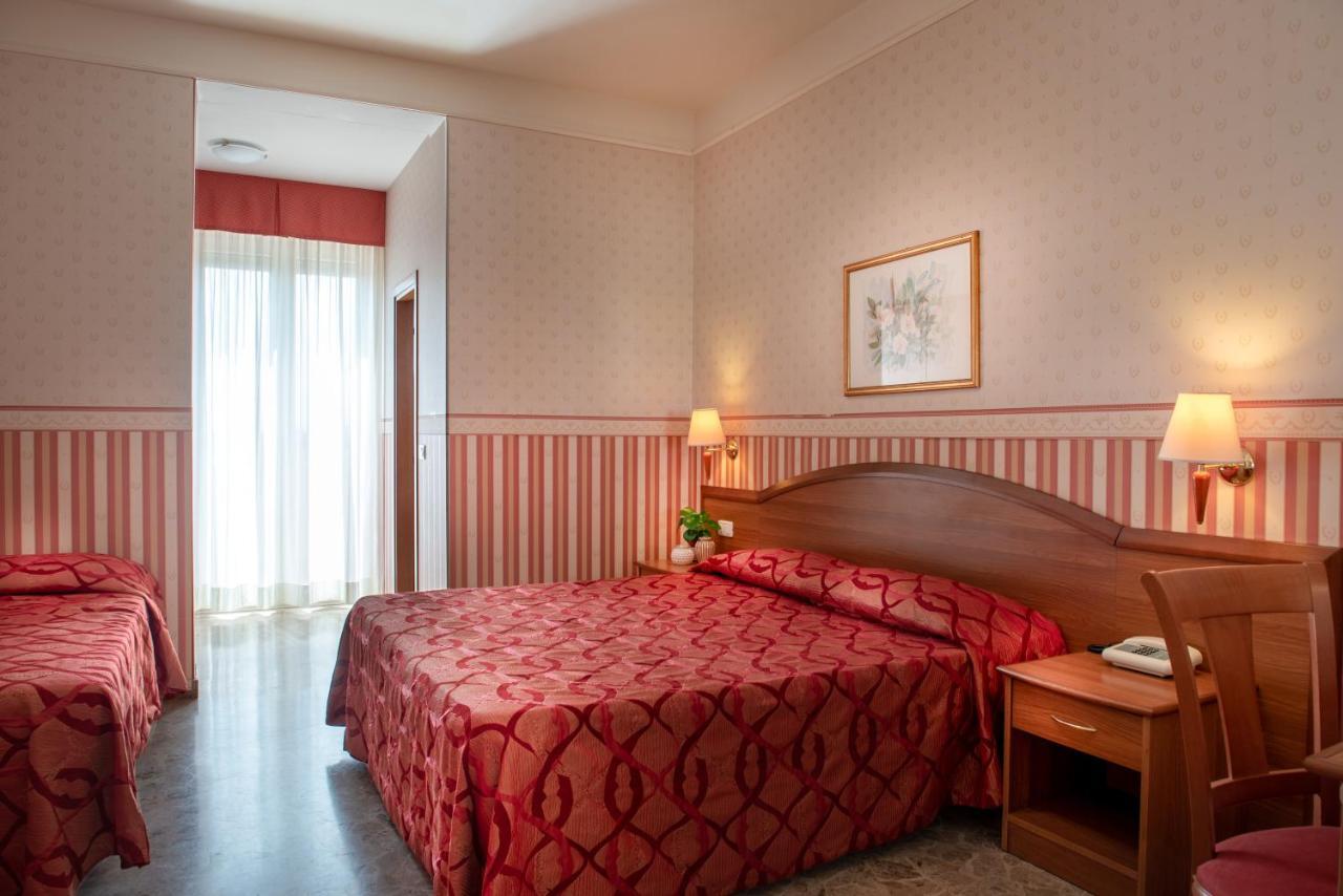 Hotel Tiffany Rimini Eksteriør bilde
