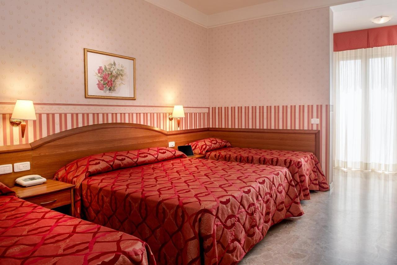 Hotel Tiffany Rimini Eksteriør bilde