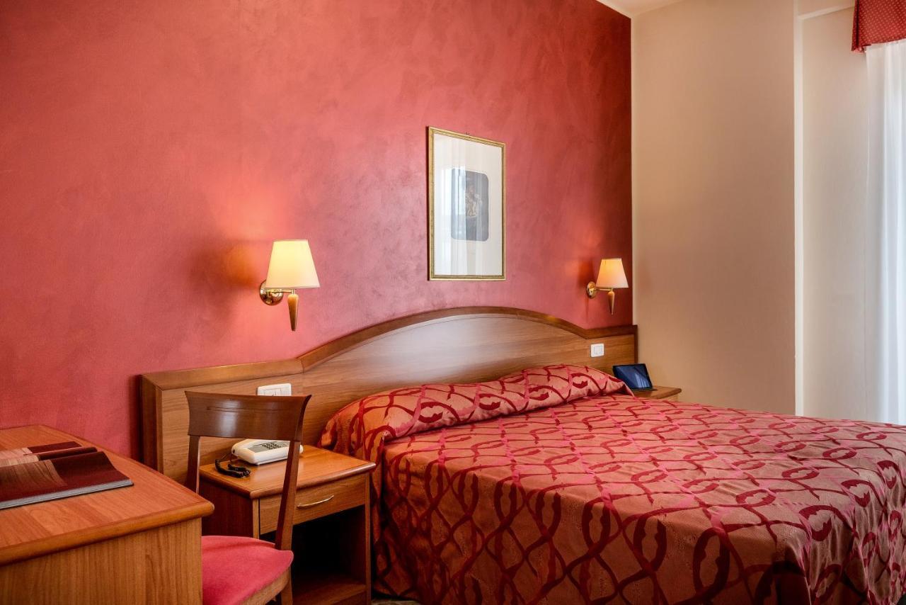 Hotel Tiffany Rimini Eksteriør bilde