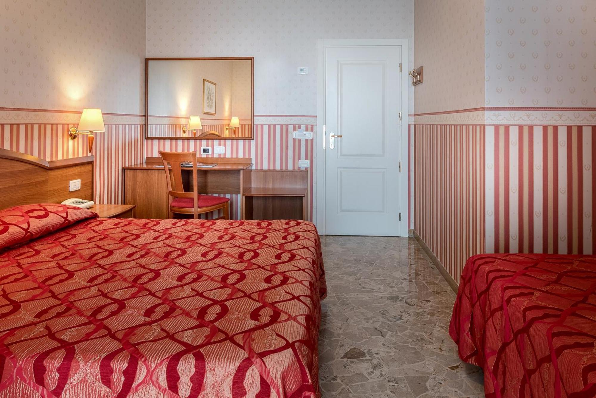 Hotel Tiffany Rimini Eksteriør bilde