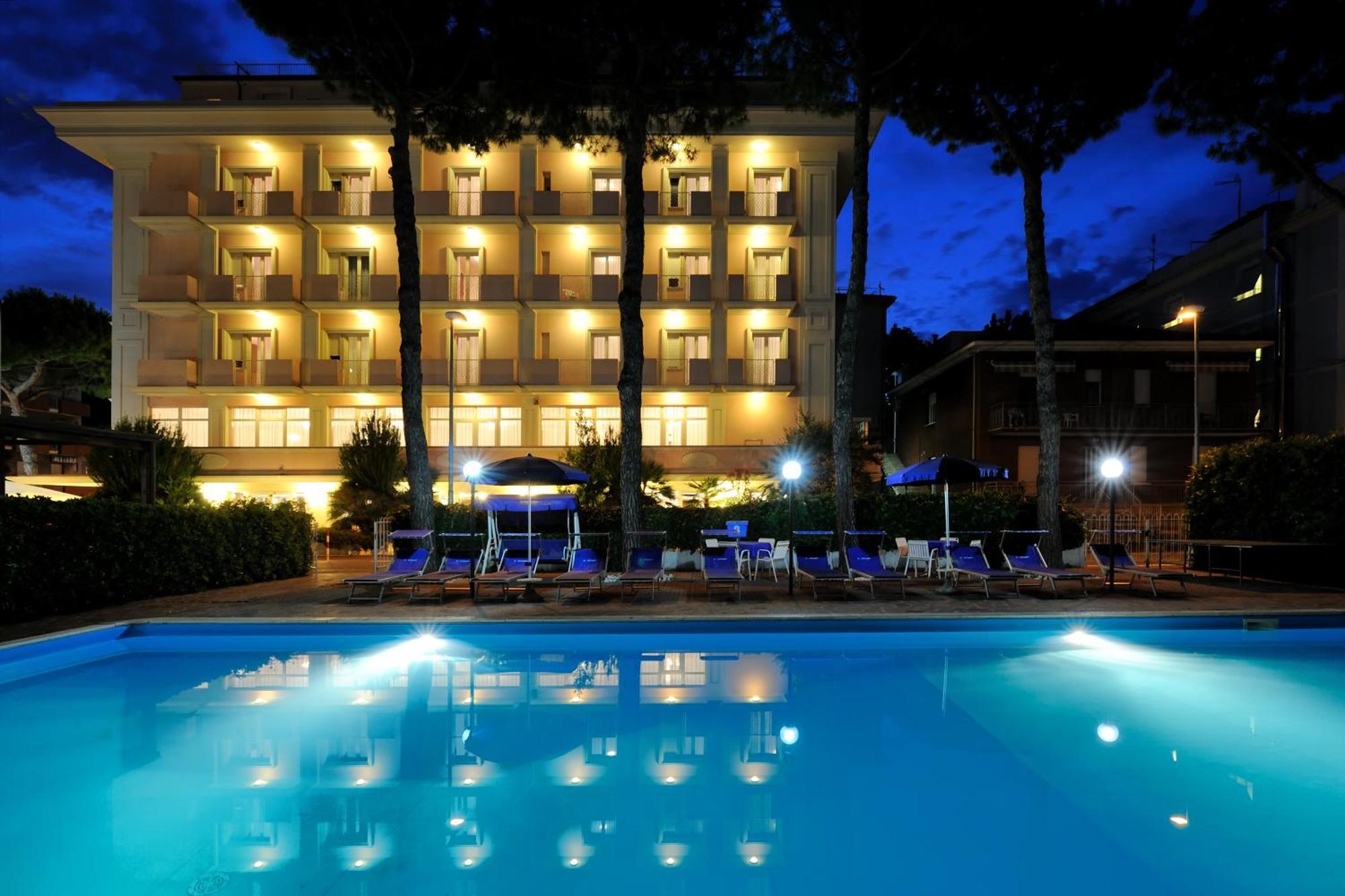 Hotel Tiffany Rimini Eksteriør bilde