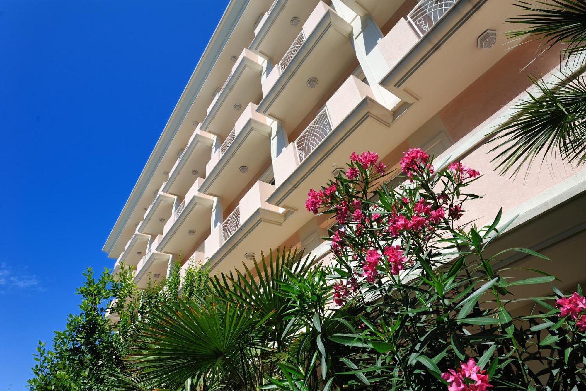 Hotel Tiffany Rimini Eksteriør bilde