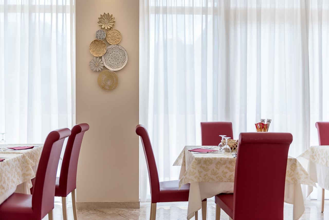 Hotel Tiffany Rimini Eksteriør bilde