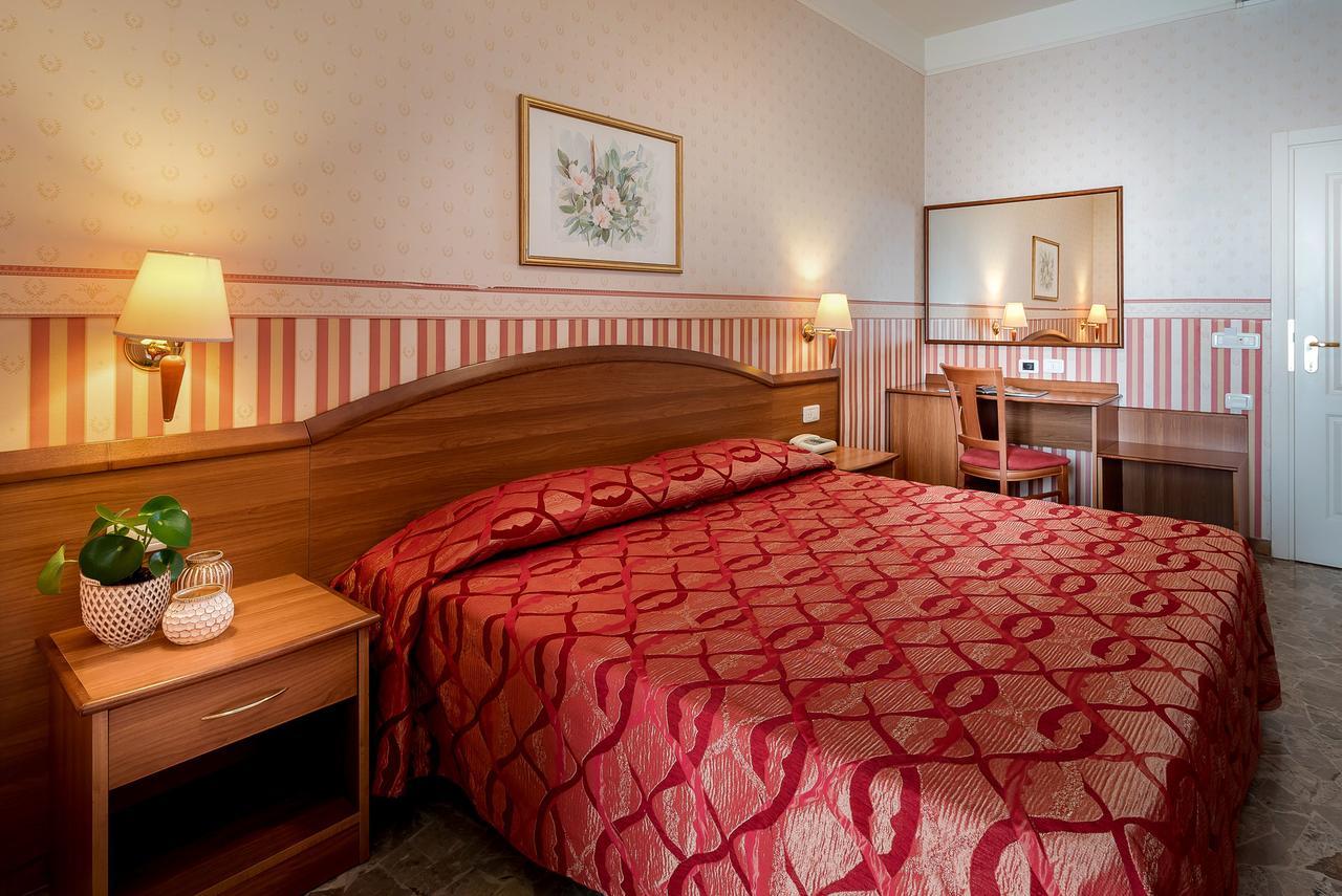 Hotel Tiffany Rimini Eksteriør bilde