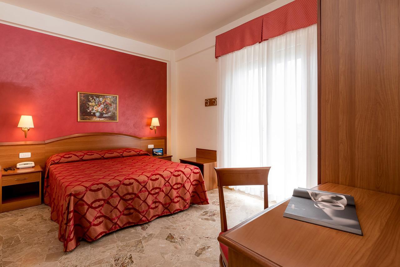 Hotel Tiffany Rimini Eksteriør bilde